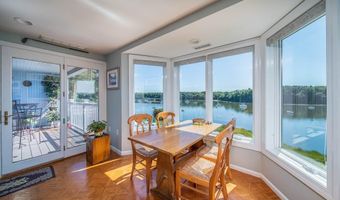 152 Crompton Ave 12, East Greenwich, RI 02818