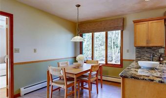 40 Phenix Ridge Dr, Cranston, RI 02921