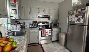 6 Irving Pl, Danbury, CT 06810