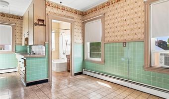 29 E Earle St, Cumberland, RI 02864