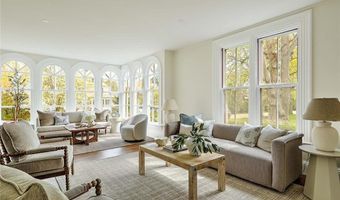53 Jennys Ln, Barrington, RI 02806