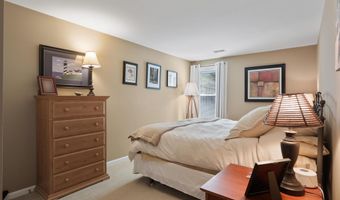 7460 CROSS GATE Ln, Alexandria, VA 22315