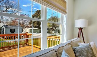 7 Court Ave, Barrington, RI 02806