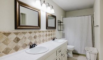 624 Woodland Dr, Benton, AR 72019