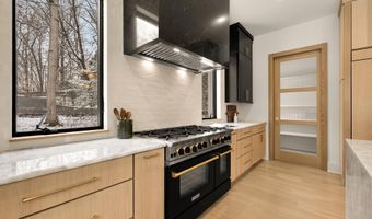 6916 CARMICHAEL Ave, Bethesda, MD 20817