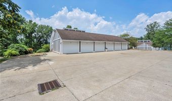 255 PORTAGE LAKES Dr, Akron, OH 44319