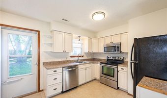 1000 Tater Black Rd, Bentonville, AR 72712
