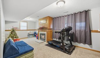 814 SE Uehlamar Dr, Ankeny, IA 50021