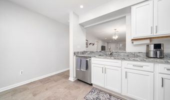 39 Manorwood Dr 39, Branford, CT 06405