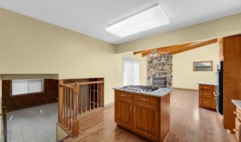 2042 W Spring Ridge Dr, Arlington Heights, IL 60004
