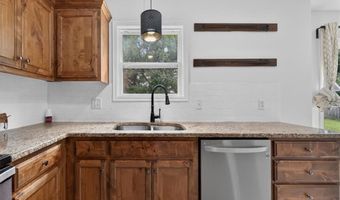 16913 Juniper Dr, Basehor, KS 66007