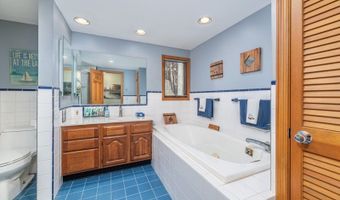 340 W Lakeshore Dr, Alloway, NJ 07422