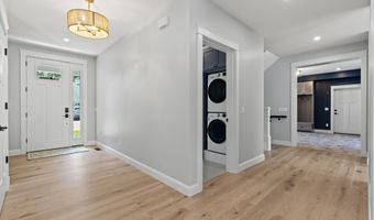 24 Amerescoggin Rd, Falmouth, ME 04105
