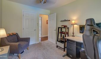 4 Fairway Ct, Albany, NY 12208