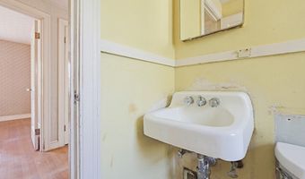 2 Perham St, Bedford, MA 01730