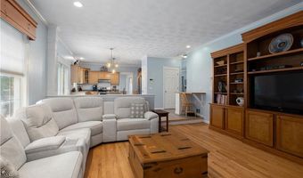 364 Orchard Woods Dr, North Kingstown, RI 02874