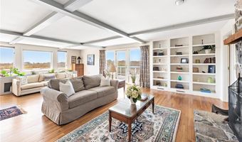 124 Houston Ave, Narragansett, RI 02882