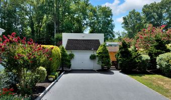 67 Swartzel Dr, Middletown, NJ 07748