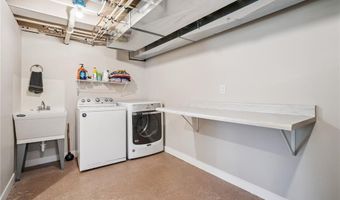 1102 E 2nd St, Anamosa, IA 52205