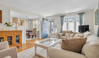 3 Garden St, Branford, CT 06405