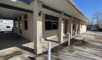 304 S Market St, Alton, MO 65606