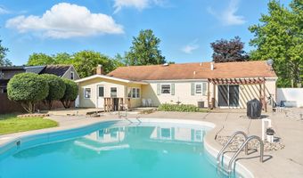 704 S Dewey St, Auburn, IN 46706