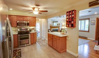 2421 Woodcrest Dr, Alton, IL 62002