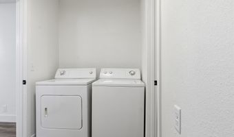 427 N Harrison Ave, Aurora, MO 65605