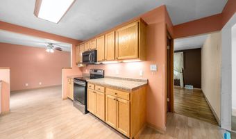 313 S 6th Ave, Brandon, SD 57005