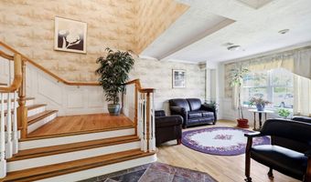 24 Greenleaves Dr 413, Amherst, MA 01002