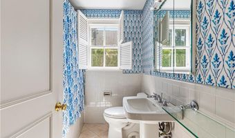 28 S Hill Dr, Cranston, RI 02920