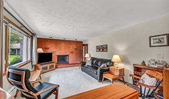 6 Woodlawn Dr, Cromwell, CT 06416
