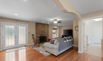 603 Rue Montand Dr, Ballwin, MO 63011