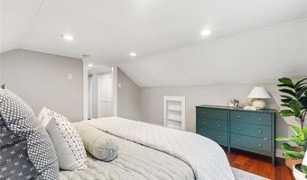 15 Berwick Pl, East Providence, RI 02916