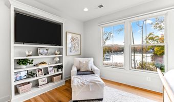 90 E LAKE Dr, Annapolis, MD 21403