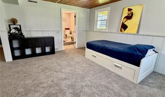770 Metacom Ave, Bristol, RI 02809