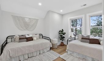 907 LAWRENCE St NE, Washington, DC 20017