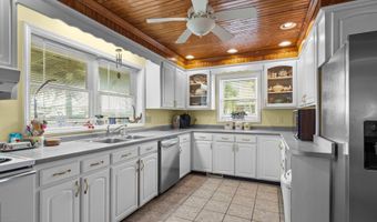 319 Old Causeway Rd, Atlantic Beach, NC 28512