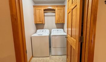 3702 Round House Rd, Aurora, MO 65605