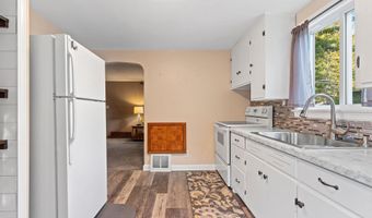 1833 N OWAISSA St, Appleton, WI 54911