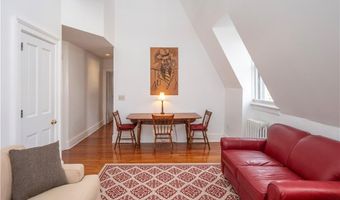 1 Oakwood Ter 7, Newport, RI 02840