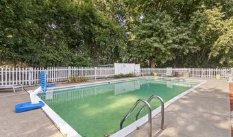 66 Loftus Cir, Bridgeport, CT 06606