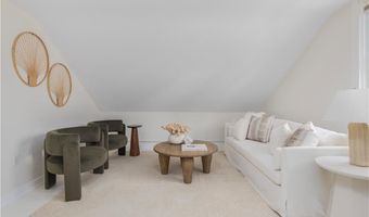 27 Dean Ave 3, Newport, RI 02840