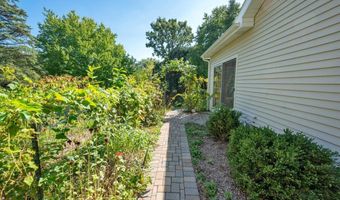 721 Brentwood Ct, Algonquin, IL 60102