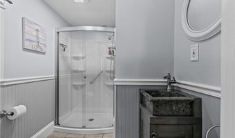 1 Fales St, East Providence, RI 02915