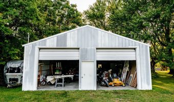 303 N Hudson Ave, Aurora, MO 65605