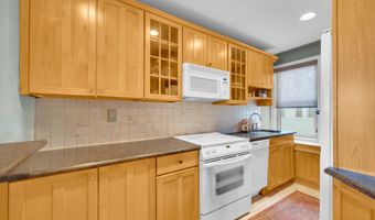 400 Deal Lake Dr 7J, Asbury Park, NJ 07712