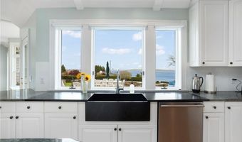 75 N Cliff Dr, Narragansett, RI 02882