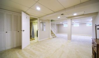 1012 Stuyvesant Ln, Ballwin, MO 63011
