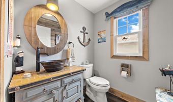 222 7TH St, Beach Haven, NJ 08008